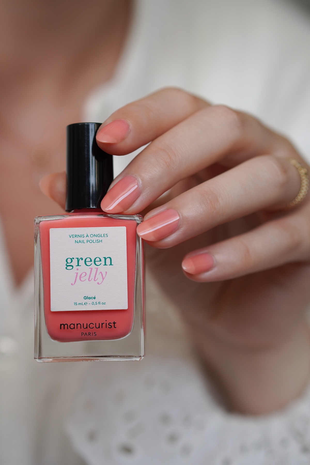 Manucurist Green Jelly Glacé zachte koraalrode nagellak swatch