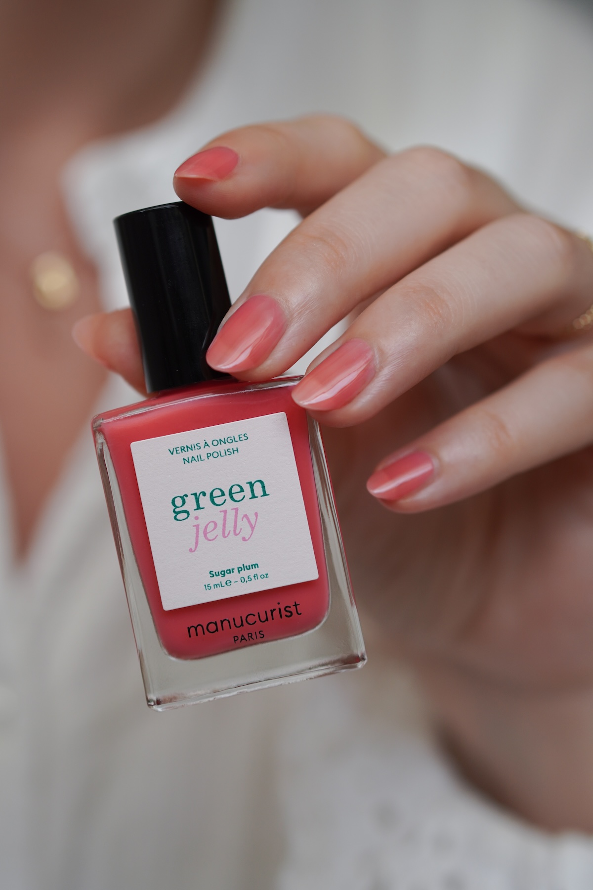 Manucurist Green Jelly Sugar Plum koraal nagellak rode ondertoon swatch